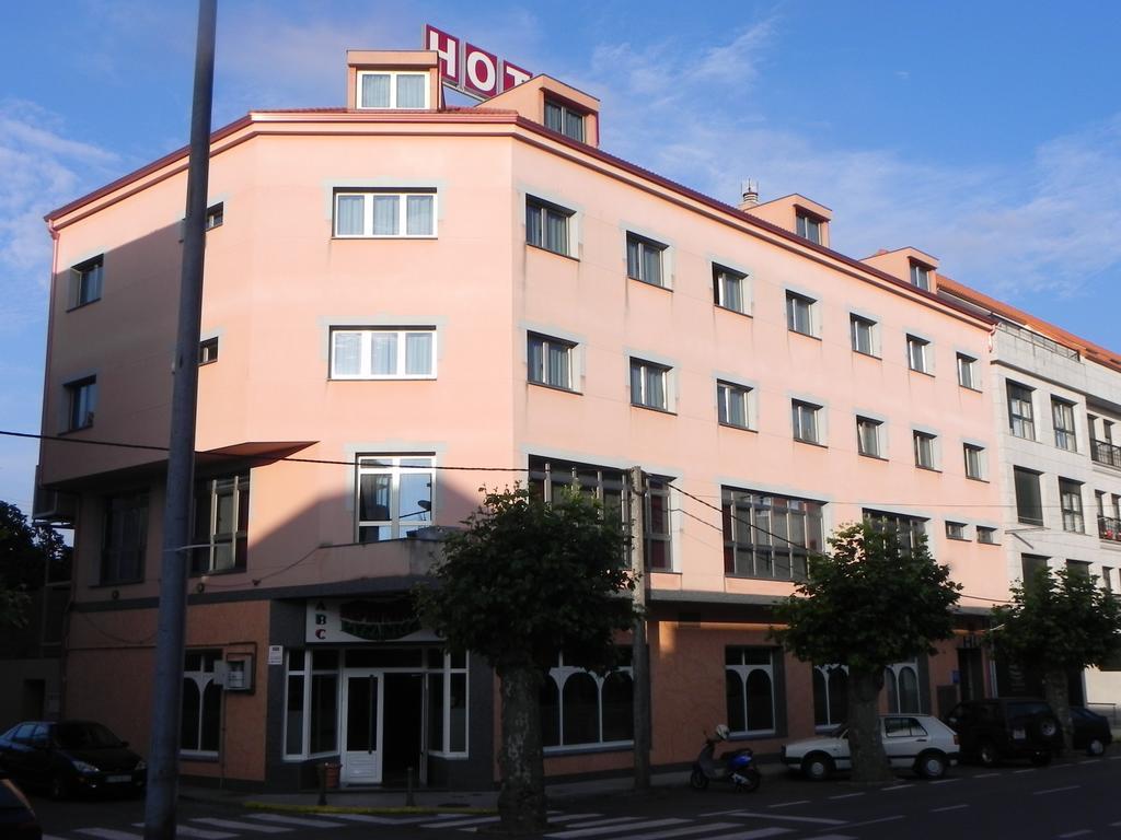 Hotel Restaurante Pizzeria ABC Laracha Esterno foto