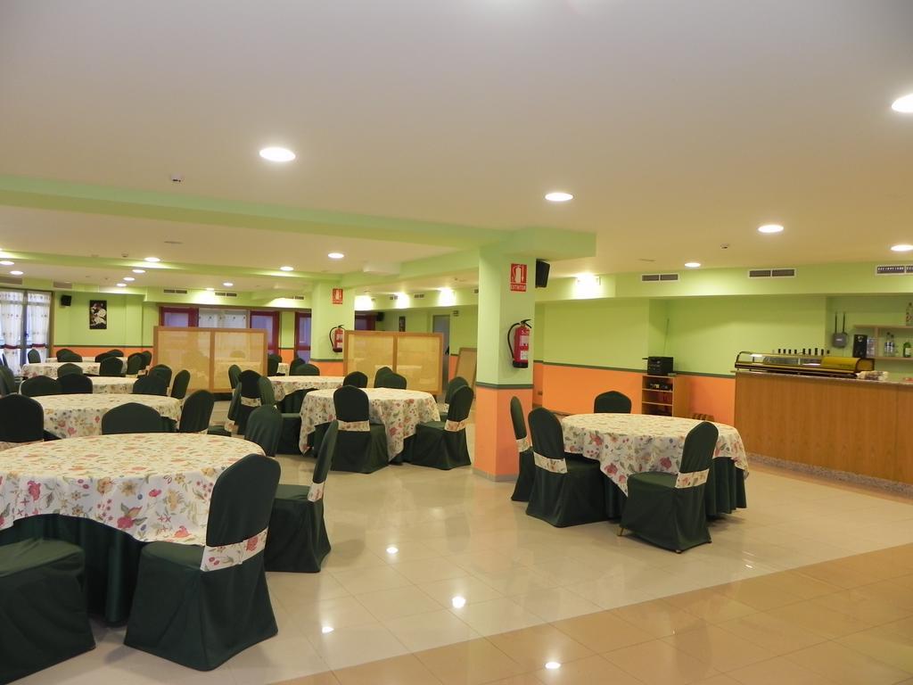 Hotel Restaurante Pizzeria ABC Laracha Esterno foto